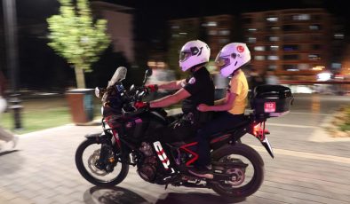 Siirt’te Polis Ekipleri Çocukları Motosikletle Gezdirdi