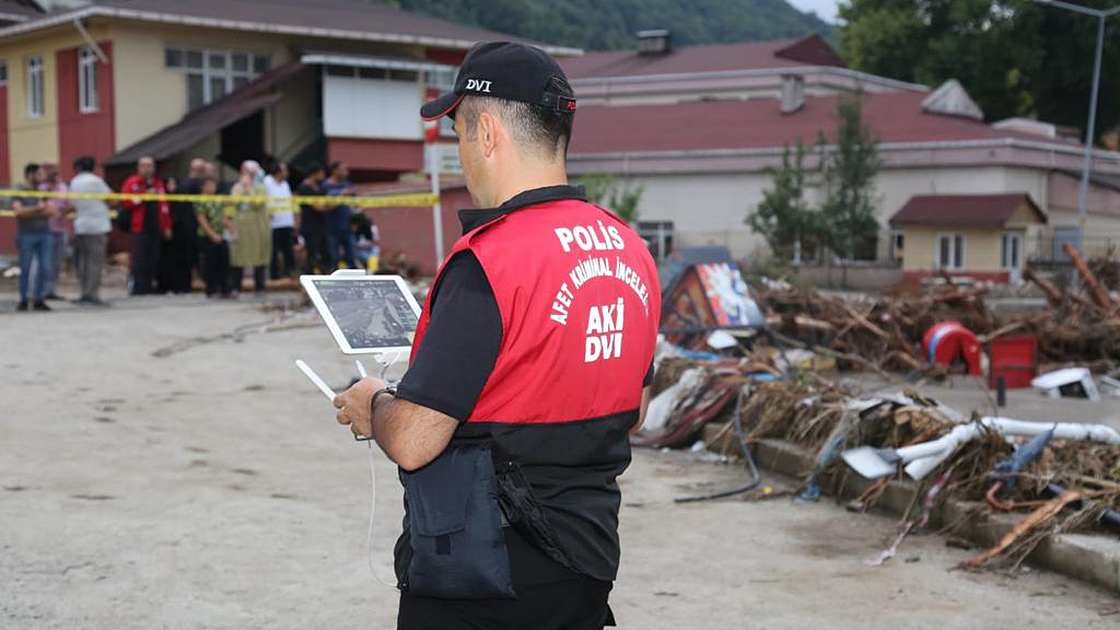 30 Saniyede Parmak İzinden Afetzedenin Kimliğini Belirliyor