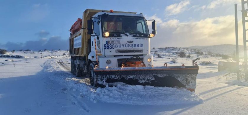 Ankara Büyükşehir Belediyesi, yoğun kar yağışı nedeniyle teyakkuza geçti !