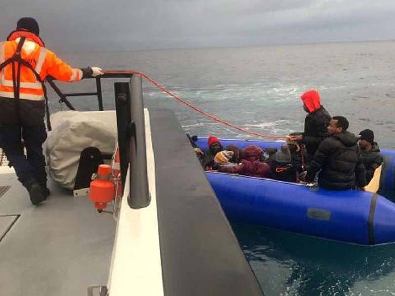 Yunanistan’ın İttiği 17 Düzensiz Göçmen Kurtarıldı.
