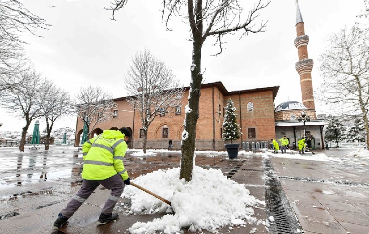Mansur Yavaş denetiminde : Başkent’te Yollar açık 4 bini aşkın ABB personeli sahada