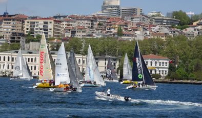 İstanbul Boğazı’nda yılın ilk yarışı, 50’yi aşkın yelkenliyle start aldı