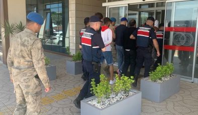 Jandarma İzmir’de Çeşitli Suçlardan Aranan 17 Kişiyi Yakaladı