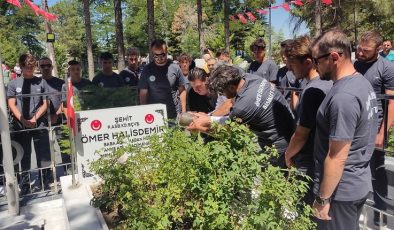 15 Temmuz Kahramanı Şehit Halisdemir’in Kabrine Ziyaretçi Akını