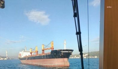 İstanbul Boğazı Dümeni Kitlenen Gemi Nedeniyle Trafiğe Kapatıldı