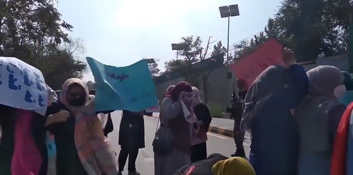 Afganistan’da kadınlar İran’da Öldürülen Mahsa Amini İçin Eylem Yaptı, Taliban Kadınlara Ateş Açtı