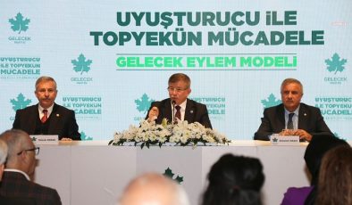 Ahmet Davutoğlu: Eğer Birçok Bakanın Uyuşturucu Baronu Olarak Bilinen Kişilerle Resimleri Varsa Tuz, Kokmanın Ötesine Geçmiş Demektir