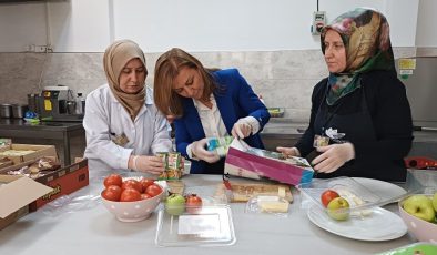 Safranbolu Belediyesi Çocuklara Beslenme Çantası Dağıtmaya Başladı, Başkan Elif Köse: Keşke Ülkemizdeki Ekonomik Koşullar İyi Olsaydı.