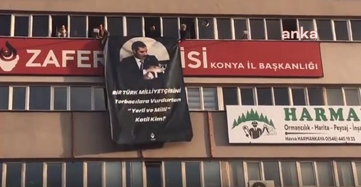 Zafer Partisi’nden ‘Sinan Ateş’ Pankartı: “Bir Türk Milliyetçisini Torbacılara Vurdurtan ‘Yerli ve Milli’ Katil Kim?”