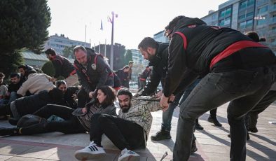 İzmir’de Uzaktan Eğitime Tepki Gösteren Öğrencilere Yaka Paça Gözaltı!