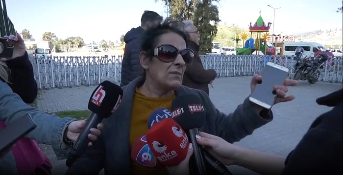 İzmir’de Konteyner Kentte Kalan Depremzedeler Polis Eşliğinde Çıkarıldı