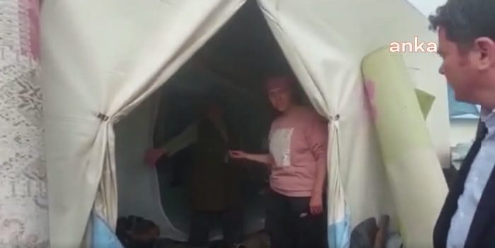 Kahramanmaraşlı Depremzede: “Elektrik Yok, Su Yok. Çadırların İçi Nemli. Küf Kokuyor. 23 Kişi Kalıyoruz Burada.