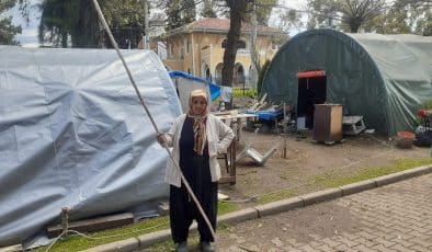 Osmaniye’de Depremzedeler, Çadırlarına Giren Fareler Nedeniyle Tedirgin
