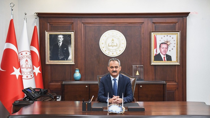 Bakan Özer’den Deprem Bölgesindeki Özel Okul Öğretmenlerinin Durumuyla İlgili Soruya Yanıt