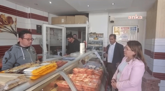 CHP Genel Başkan Yardımcısı Gülizar Biçer Karaca’nın derdini dinlediği vatandaş: “Kıyma yerine tavuk ciğeri yiyoruz.”