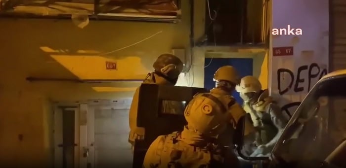İstanbul’da kaçak göçmenlerin kaldığı “şok evlerine” operasyon