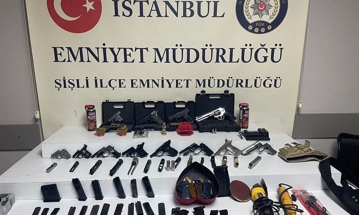 İstanbul’da Evinde Silah İmalatı Yapıp Sattığı Gerekçesiyle Gözaltına Alınan Kişi Tutuklandı