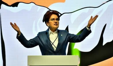 Meral Akşener: “Recep Bey, ‘şahlanıyoruz’ dedikçe Türkiye dibe battı.