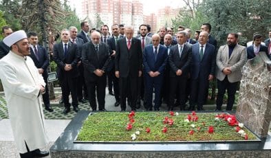 Erdoğan’dan Alparslan Türkeş’in Kabrine Ziyaret
