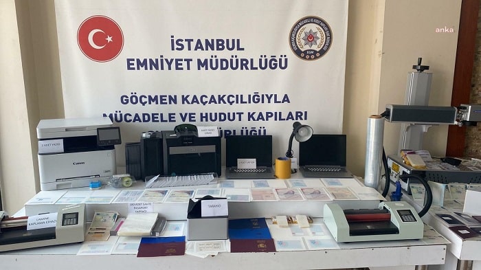 İstanbul’da Sahte Pasaport Operasyonu: 3 Gözaltı