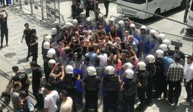 HDP Eş Genel Başkanı Pervin Buldan ve Meclis Başkanvekili Sırrı Süreyya Önder de ablukaya alındı.