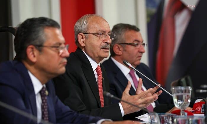 Kemal Kılıçdaroğlu, 28. Dönem milletvekilleri ile CHP Genel Merkezi’nde bir araya geldi.
