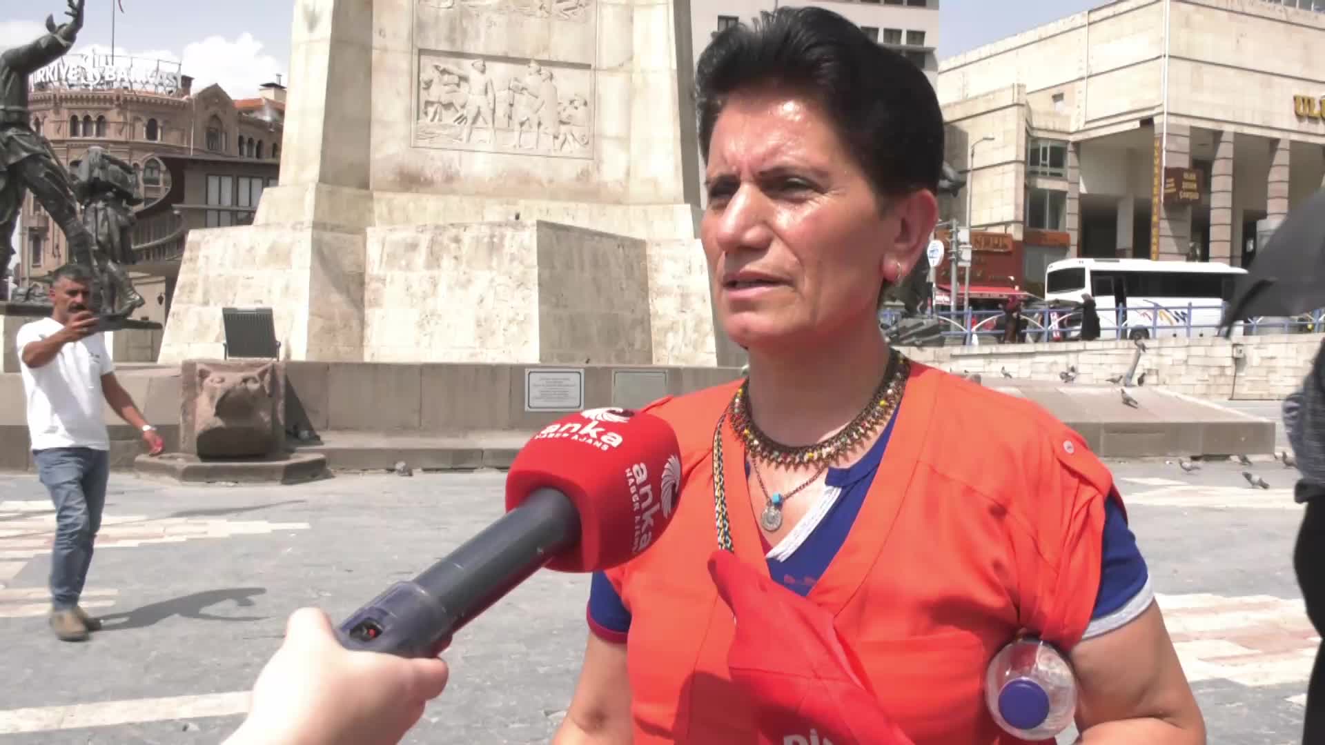 Emekliler, yüzde 25 maaş zammına tepki, “Emeklileri yaşlı, cahil, bunak diye görüyorlarsa biz cahil de değiliz, yaşlı da değiliz.