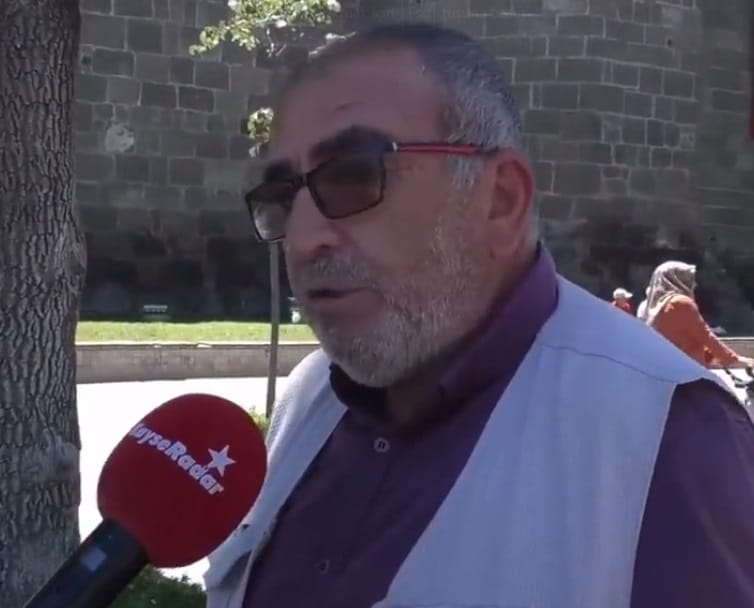 Kayserili Emekli Vatandaş İsyan Etti: ”Kart Borçlarını Düşünmekten Namazda Ne Okuyacağımızı Unutur Olduk.