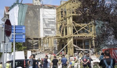 İstanbul Beşiktaş’ta çöken binanın enkazından yaralı çıkarılan 22 yaşındaki mimarlık stajyeri hayatını kaybetti.