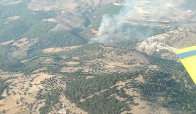 İzmir’in Çeşme ve Kınık ilçelerinde ormanlık ve makilik alanda yangın çıktı.