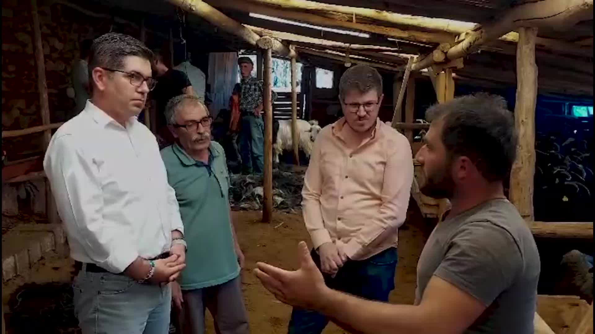 Besici: “Bize kredi ile mal almamızı söylediler. Bugün geldiğimiz noktada kredi ile hayvan alan herkes maalesef battı.”