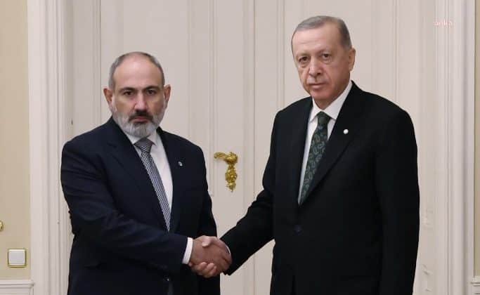 Cumhurbaşkanı Erdoğan, Ermenistan Başbakanı Nikol Paşinyan ile görüştü.
