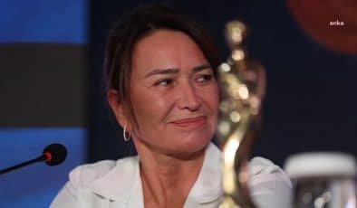 Demet Akbağ, Altın Portakal Film Festivali Jüri Başkanlığı görevinden ayrıldı