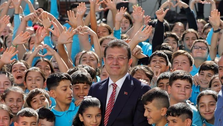 İstanbul Büyükşehir Belediyesi, 2023-2024 eğitim-öğretim yılı kırtasiye seti dağıtımını başlattı.