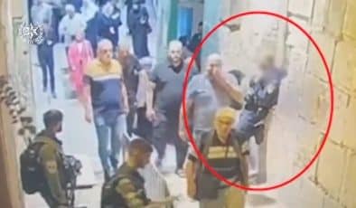 Kudüs’te Filistinli bir kadın, İsrail polisine bıçaklı saldırı düzenledi.