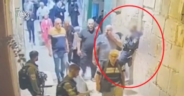 Kudüs’te Filistinli bir kadın, İsrail polisine bıçaklı saldırı düzenledi.