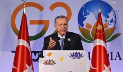 Cumhurbaşkanı Erdoğan: “Bir tarafta 735 milyon kişi açlıkla mücadele ederken, diğer tarafta lüks, şatafat ve israf alıp başını gitmişse burada çok ciddi bir sorun var demektir.”