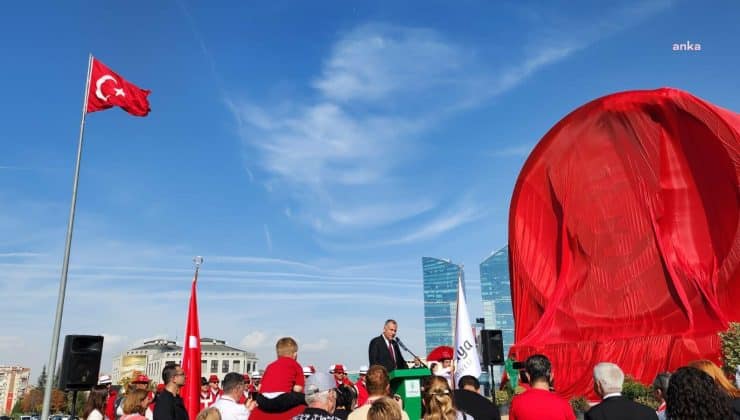 Çankaya Belediye Başkanı Alper Taşdelen, Atatürk Anıtı’nın açılışı sırasında çekilen gökyüzü görüntülerini paylaştı