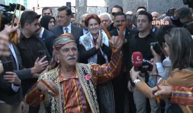 İYİ Parti Genel Başkanı Meral Akşener, Eskişehir’de halk oyunlarıyla karşılandı.