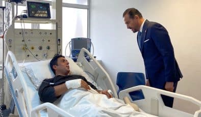 İYİ Parti Sözcüsü Kürşad Zorlu, bugün terör saldırısında yaralanan polisleri tedavi gördükleri hastanede ziyaret etti.