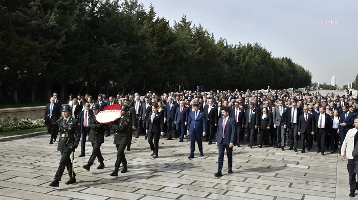 Meral Akşener, partisinin 6. kuruluş yıl dönümü dolayısıyla Anıtkabir’i ziyaret etti.