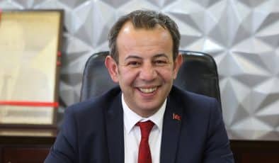 Atatürkçü Bolu Belediye Başkanı Tanju Özcan CHP’ye geri döndü.