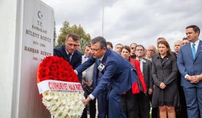 CHP Genel Başkanı Özgür Özel, CHP’nin 3. Genel Başkanı, eski Başbakan Bülent Ecevit’i mezarı başında andı
