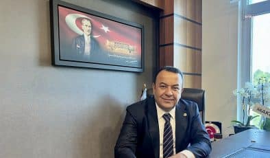 İYİ Parti Ankara Milletvekili Adnan Beker, partisinden istifa etti