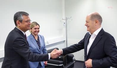 CHP Genel Başkanı Özgür Özel, Berlin’de; Almanya Başbakanı Olaf Scholz ile bir araya geldi.