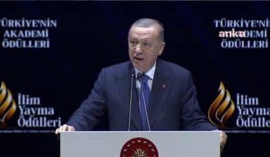 Cumhurbaşkanı Erdoğan: Sosyal Medyanın Yaygınlaşmasıyla Ahlaki Açıdan Ciddi Bir Yozlaşma Yaşanıyor
