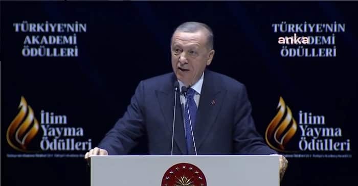 Cumhurbaşkanı Erdoğan: Sosyal Medyanın Yaygınlaşmasıyla Ahlaki Açıdan Ciddi Bir Yozlaşma Yaşanıyor