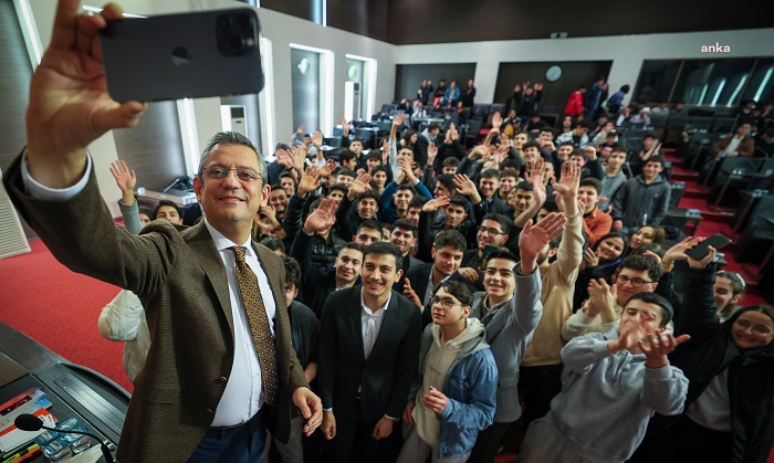 CHP Genel Başkanı Özel, Halkçı Liseliler İle Bir Araya Geldi