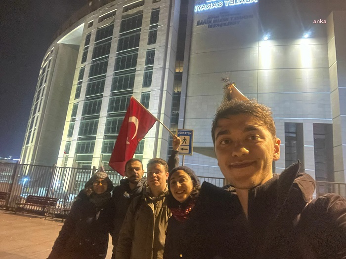 Hukuk öğrencisi Ömer Faruk Aslan’ın Can Atalay için başlattığı “Anayasa Nöbeti”, yılbaşında da devam etti