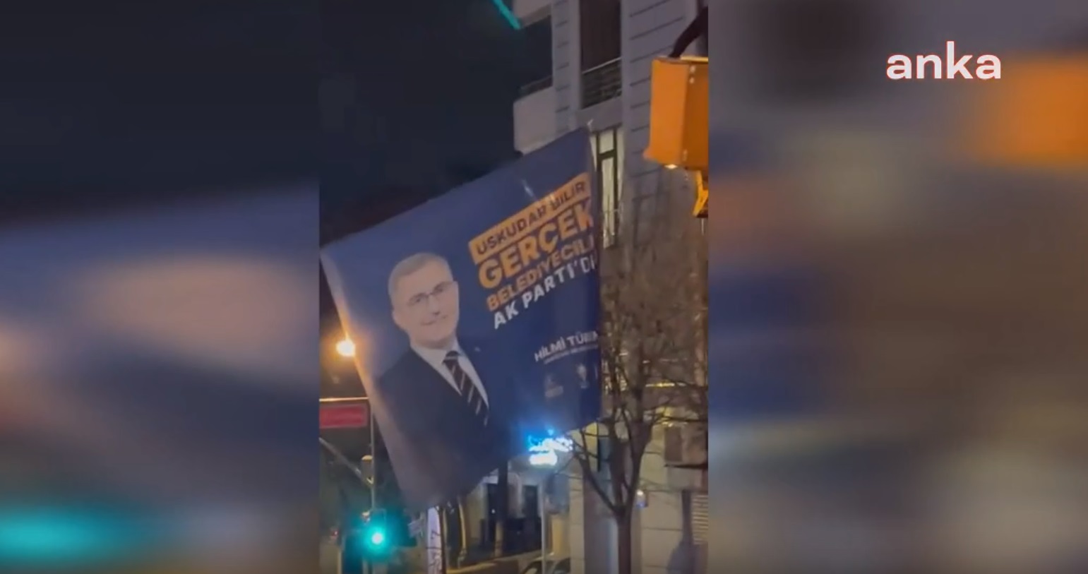 AKP’nin yeniden aday gösterdiği Hilmi Türkmen’in seçim afişlerinin asılmasında, Üsküdar Belediye personeli kullanıldı.